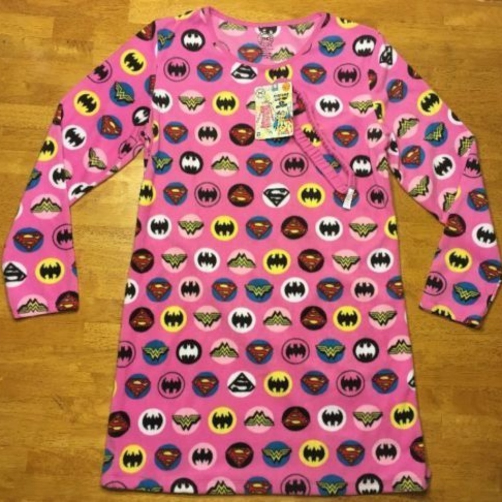 NWT D.C. Comics Women's Sleep Shirt - S / M 6-10